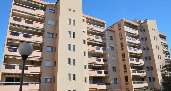 Obligation de réaliser des travaux d’isolation en cas de ravalement