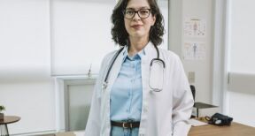 Professionnels de santé : encadrement des aides financières à l’installation