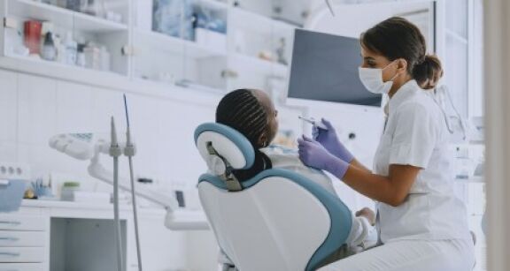 Chirurgiens-dentistes : des revenus professionnels à la hausse