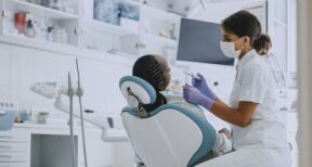 Chirurgiens-dentistes : des revenus professionnels à la hausse