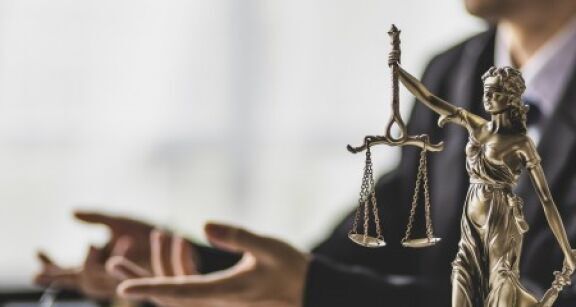 Commissaires de justice : le statut des clercs revu et corrigé