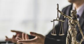 Commissaires de justice : le statut des clercs revu et corrigé