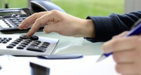 À quelle date régulariser les cotisations sociales sur les salaires ?