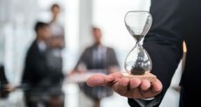 Agrément d’une cession de parts sociales de SARL : les associés ont 3 mois pour statuer