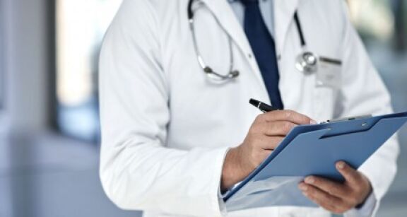 Médecins : un nouveau formulaire pour les AAT papier au 1 juillet