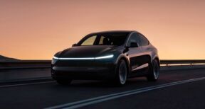 Robotaxis Tesla : lancement agité et enquête de la NHTSA