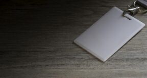 Privé d’activité et d’accès à l’entreprise, le salarié est licencié verbalement…