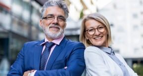 Les comportements des femmes et des hommes sous la loupe de l’AMF