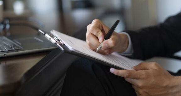 Reprise d’un acte par une société en formation et changement de dénomination sociale