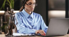 Commissaires de justice, notaires : vers de nouvelles cartes d’installation ?