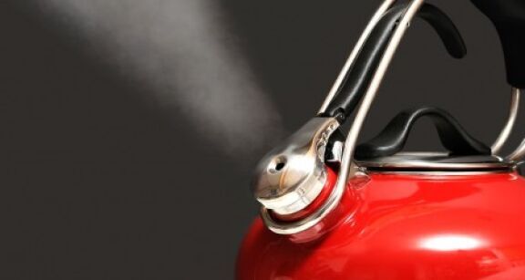 Faux conseils boursiers : gare à la technique de la bouilloire