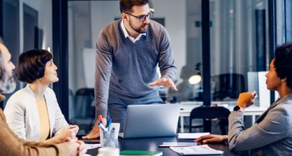 Quand un associé est considéré comme un dirigeant de fait