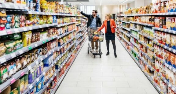 Supermarchés : une surface minimale de vente de produits sans emballage d’ici 2030