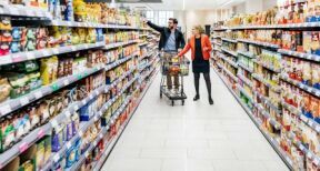 Supermarchés : une surface minimale de vente de produits sans emballage d’ici 2030
