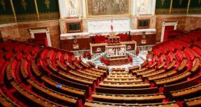 Une loi spéciale en attendant un budget pour 2026