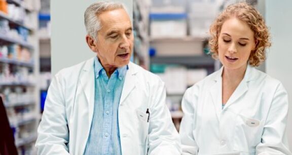 PLFSS 2026 : les pharmaciens saluent, les médecins contestent