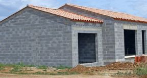 Gare à la construction par un agriculteur d’une maison sur le fonds loué !