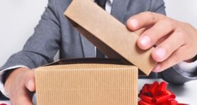 Cadeaux et bons d’achat offerts aux salariés : remise en cause de l’exonération de cotisations