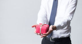 Puis-je faire en cours ou en fin d’ann&eacute;e des cadeaux &agrave; mes employ&eacute;s ?