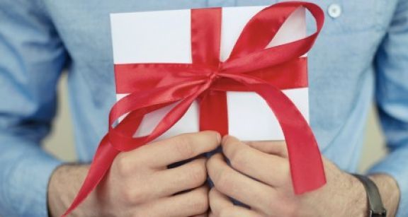 Cadeaux et bons d’achat attribués aux salariés : quel montant ne pas dépasser ?