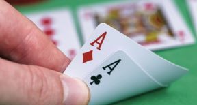 Les gains issus de la pratique r&#x00e9;guli&#x00e8;re du poker sont imposables