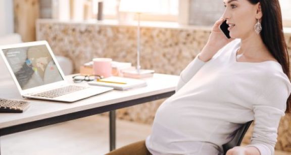 Travailleuses indépendantes : vers un congé de maternité plus long