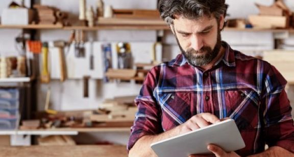 Peut-on être associé et salarié d’une EURL ?