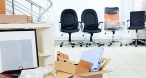 Bail commercial d’un local : restituer les frais de réinstallation ?