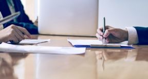 Vente d’un logement : il faut prévenir l’acquéreur des problèmes de voisinage !