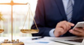 Défaut de dépôt des comptes : qui doit payer l’astreinte ?