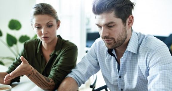 Conjoint travaillant dans l’entreprise : il faut le déclarer !