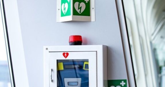 Des défibrillateurs cardiaques dans les lieux recevant du public