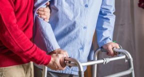 Un congé de proche aidant bientôt indemnisé