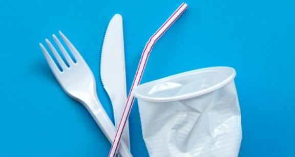 Certains produits en plastique à usage unique sont interdits !
