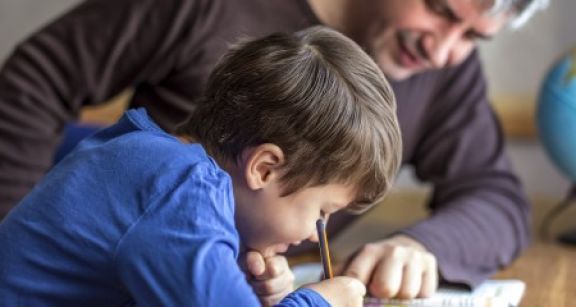 La procédure des arrêts de travail pour garde d’enfants est simplifiée