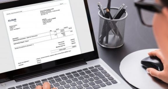 Envoi par courriel d’une facture papier numérisée : quid de la déduction de la TVA ?