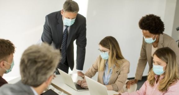 Le casse-tête du port du masque en entreprise…