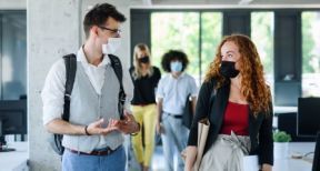 Le port obligatoire du masque au travail en cinq questions