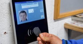 Badgeuses photo et contrôle des horaires de travail des salariés