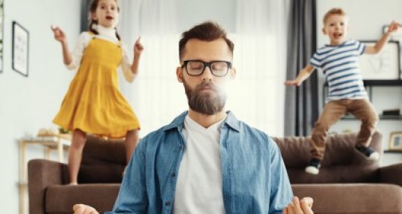 Covid-19 : un arrêt de travail pour les non-salariés devant garder leur enfant