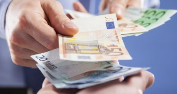 Les prêts de sommes d’argent de plus de 5 000 € doivent être déclarés au fisc