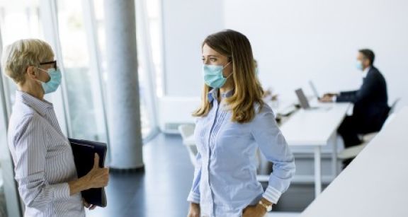 Un port du masque renforcé dans les entreprises touchées par le couvre-feu