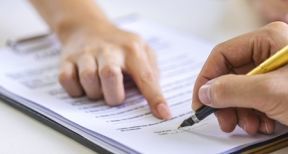 CDD de remplacement : des mentions à ne pas oublier !