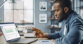 Travailleurs indépendants : comment régler vos dettes de cotisations sociales ?