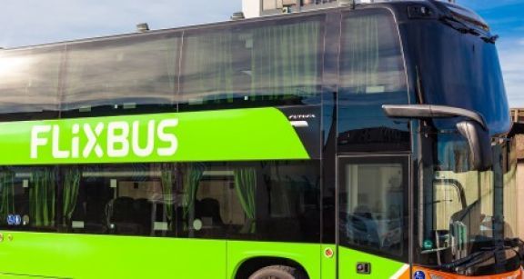 Les cars Macron malmenés par la crise