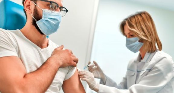 Vaccination contre le Covid-19 : une autorisation d’absence pour les salariés