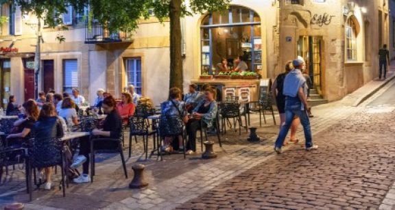 L’activité économique française poursuit son redressement