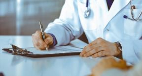 Une visite médicale de fin de carrière en cas de poste à risque