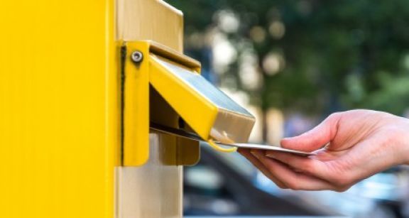 La Poste veut encourager l’utilisation d’emballages réutilisables pour les colis
