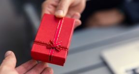 Quelle fiscalité pour les cadeaux offerts par l’entreprise en 2021 ?